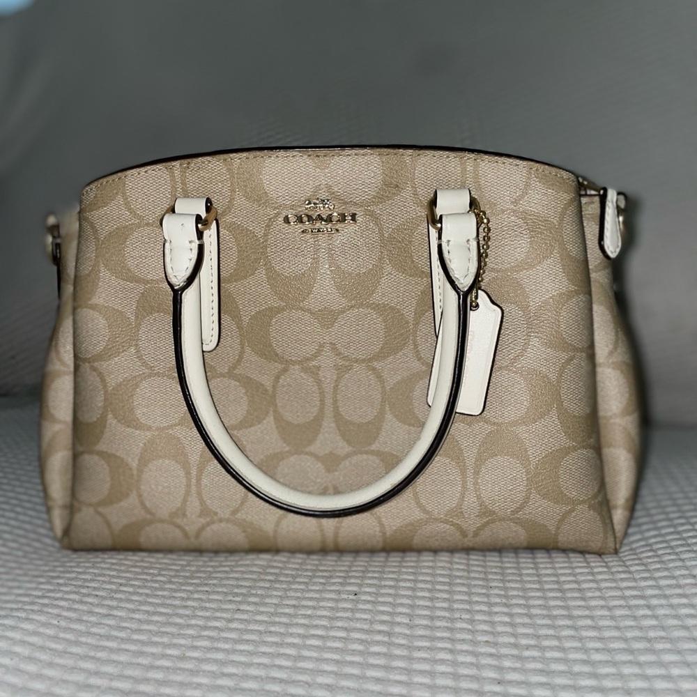 COACH MONOGRAM BAG IN BEIGE AND WHITE